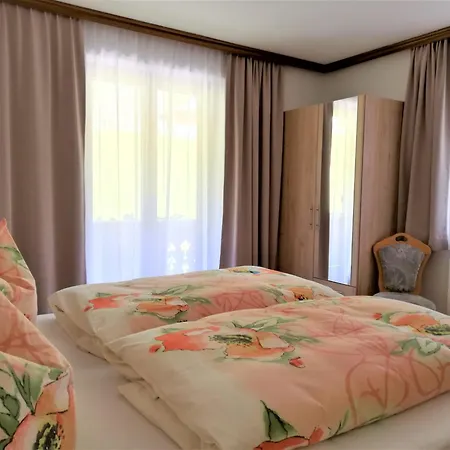 In With A Balcony מאיירהופן